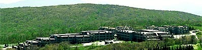 Pinnacle Resort (20052 bytes)